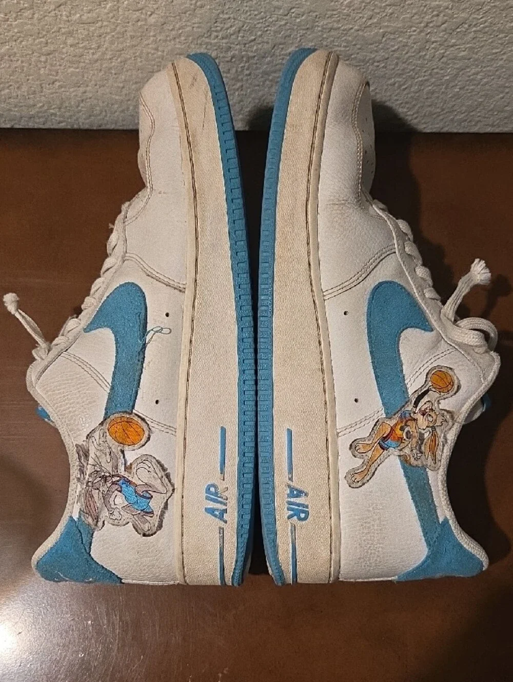 Nike AIR FORCE 1 White and Light Blue Low-Top Sneakers with Cartoon Graphic